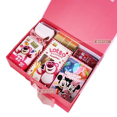 Cartoon Strawberry Bear Baby Set di souvenir a mano per bambini personalizzato con il tuo logo