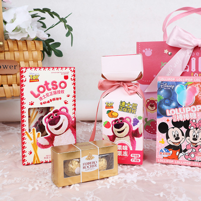 Cartoon Strawberry Bear Baby Set di souvenir a mano per bambini personalizzato con il tuo logo