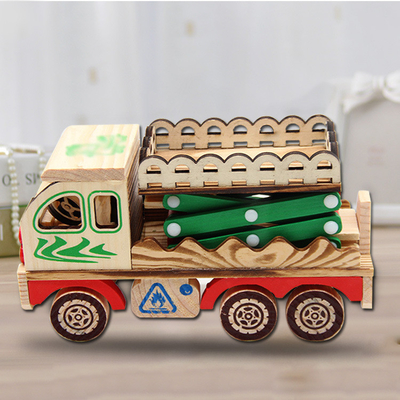 Modello di auto a pinne in legno ideale per la decorazione della casa e l'occasione del Ringraziamento