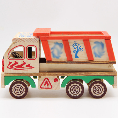 Modello di auto a pinne in legno ideale per la decorazione della casa e l'occasione del Ringraziamento
