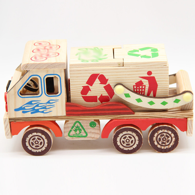 Modello di auto a pinne in legno ideale per la decorazione della casa e l'occasione del Ringraziamento