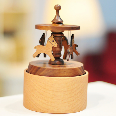 Anno Mini Carousel Lucky Cat Music Box In legno massello Decorazione di una cassetta musicale