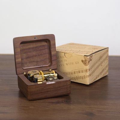 Stampa UV Movimento Walnut Octopus Music Box per la decorazione e la creatività del desktop