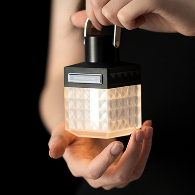 Lanterna retrò con luce calda e grafica di stampa UV