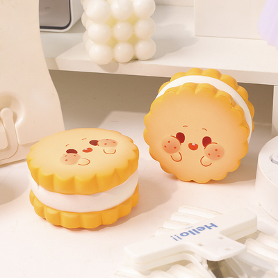 Creativo sollievo dallo stress Soft Cookie Man Toy Slow Rebound Cream Nugget Cake per i dipendenti