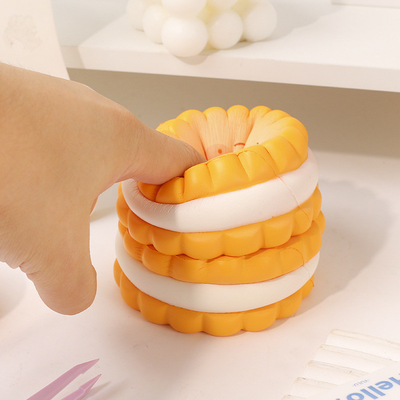 Creativo sollievo dallo stress Soft Cookie Man Toy Slow Rebound Cream Nugget Cake per i dipendenti