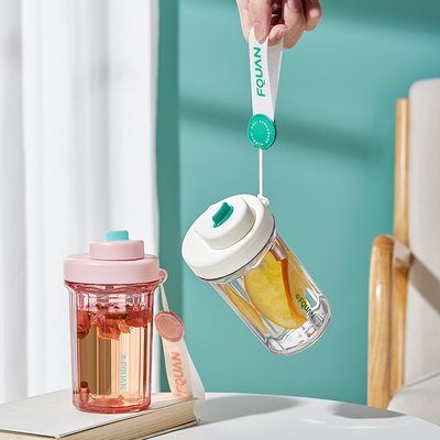 Novità Regali Tazza di plastica portatile 530 ml con filtro e sollevamento della corda in 1 stampa a colori