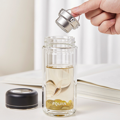 Coppa di vetro a doppio strato ad alto borosilicato pratico con divisorio del tè e stampa UV