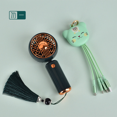 Stampa su tela di seta - Scatola regalo per affari chic con piccolo ventilatore e linea di dati per gatti Zhaocai