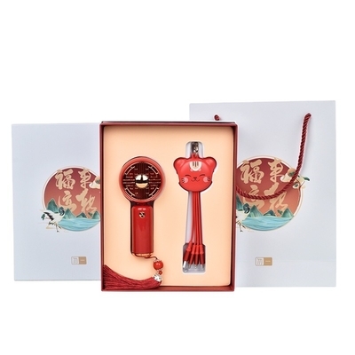 Stampa su tela di seta - Scatola regalo per affari chic con piccolo ventilatore e linea di dati per gatti Zhaocai