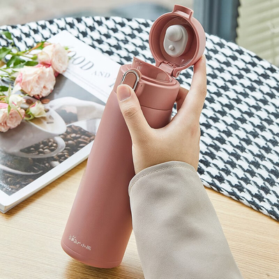 Tecniche di stampa su vetrina di seta 1 Grafica a colori su Yuedong Bouncing Insulated Cup 500ml