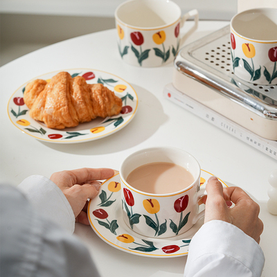 Regalo per la Festa della Madre Set di tazze e piatti di caffè a tulipani disegnati a mano con alto valore estetico