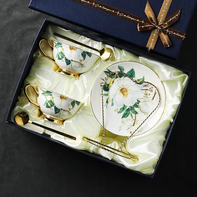 Set di tazze da caffè europee da osso da porcellana da fiore Tazze da tè Ceramica per scenari di utilizzo chic
