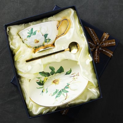 Set di tazze da caffè europee da osso da porcellana da fiore Tazze da tè Ceramica per scenari di utilizzo chic