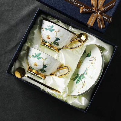 Set di tazze da caffè europee da osso da porcellana da fiore Tazze da tè Ceramica per scenari di utilizzo chic
