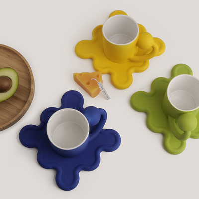 Porta un tocco di creatività alla tua collezione di tazze con questo set di tazze Planet