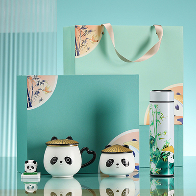 Promuovi il tuo business con stile Chengdu Panda Water Cup Souvenirs for Business Partners