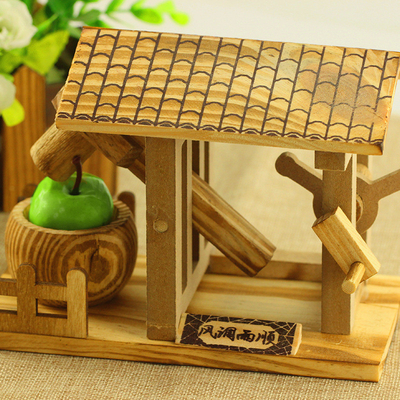 Ornamenti artigianali di scrivania Modello di martello ad acqua di legno per l'industria agricola