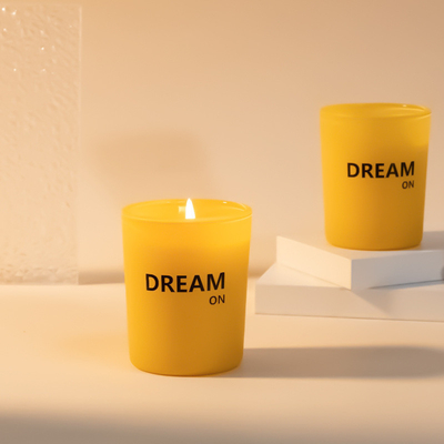 La candela aromaterapico e il regalo acrilico sono indispensabili per un profumo duraturo in casa