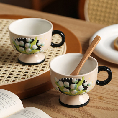 Antico giglio della valle dipinto a mano tazza di caffè in ceramica Perfetto per i regali d'affari