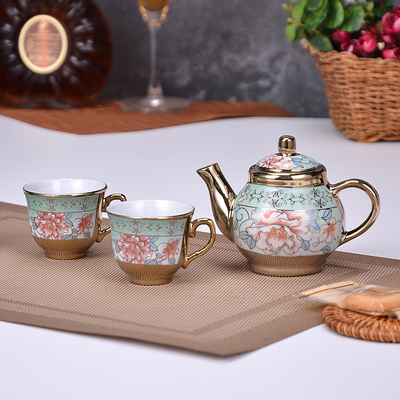 Set in ceramica stampata a vetro di seta in stile europeo con tazza e piatto di caffè placcati in oro