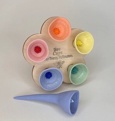Dispensatore d'acqua per abbelli da colibrì alimentato con bicchiere di alimenti in resina per giardino esterno