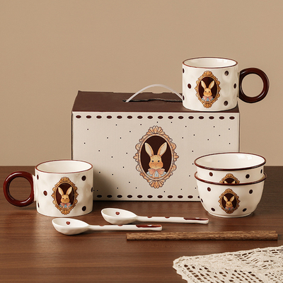 Serramenti in ceramica di coniglio per l'occasione di Pasqua
