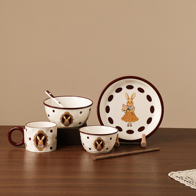 Serramenti in ceramica di coniglio per l'occasione di Pasqua
