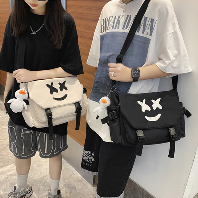 Logo del cliente Stile forestale Instagram Borsa per il viso sorridente Un must per le uscite casuali