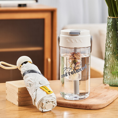 Presentazione per la cura estiva Logo personalizzato Set in due pezzi con tazza d'acqua e ombrello capsula