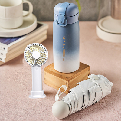 Set estivo fresco Tazza d'acqua sportiva di plastica Ventilatore portatile Capsula ombrello come regalo di benvenuto