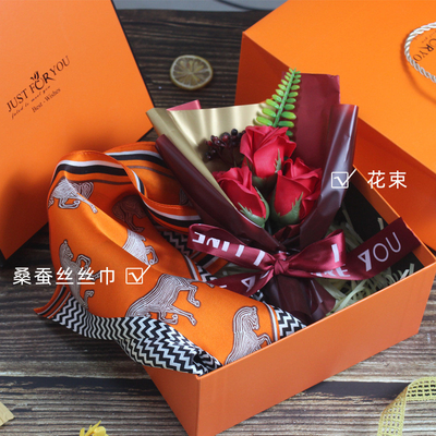 Set di souvenir di sciarpe di seta da collezione regalo ideale per la Giornata della donna dall'agenzia di viaggio