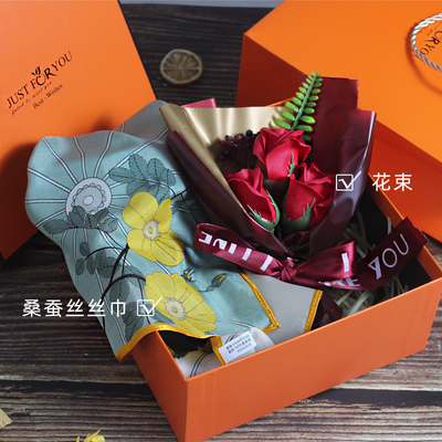 Set di souvenir di sciarpe di seta da collezione regalo ideale per la Giornata della donna dall'agenzia di viaggio