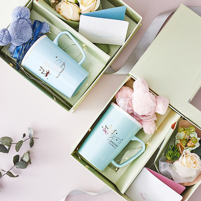 Creativo Ceramica Mug Orso asciugamano Sapone Bouquet Cartolina di Auguri Light String Souvenirs