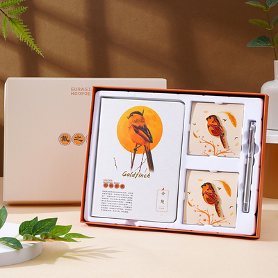 Personalizza Good Luck Bird Gift Box Set Notebook Brooches e penna per il Business Gifting