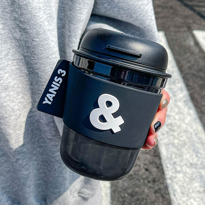 Coppa di caffè di paglia estiva con elevato aspetto e portatile per le esigenze dei clienti