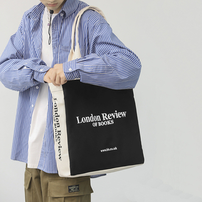 Instagram Art Canvas Shoulder Bag: un must per chi ama la moda e l'arte
