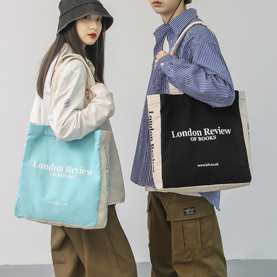 Instagram Art Canvas Shoulder Bag: un must per chi ama la moda e l'arte