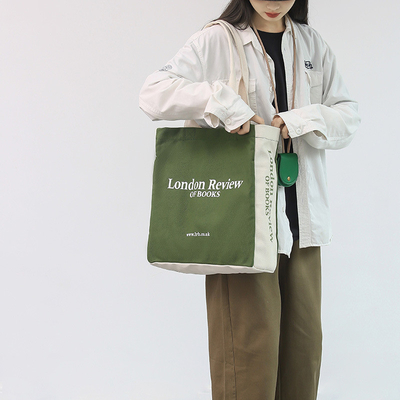 Instagram Art Canvas Shoulder Bag: un must per chi ama la moda e l'arte