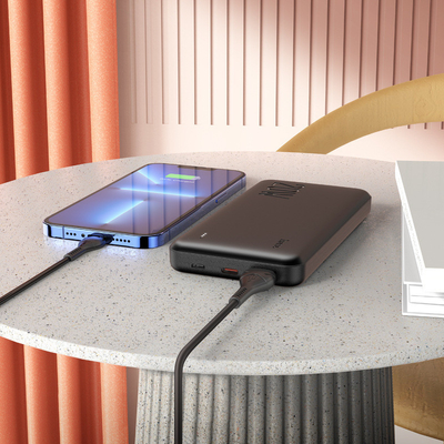 Presente d'ufficio indispensabile Power Bank da 10000mAh con display a luce LED e ricarica rapida