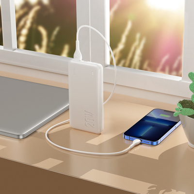 Presente d'ufficio indispensabile Power Bank da 10000mAh con display a luce LED e ricarica rapida