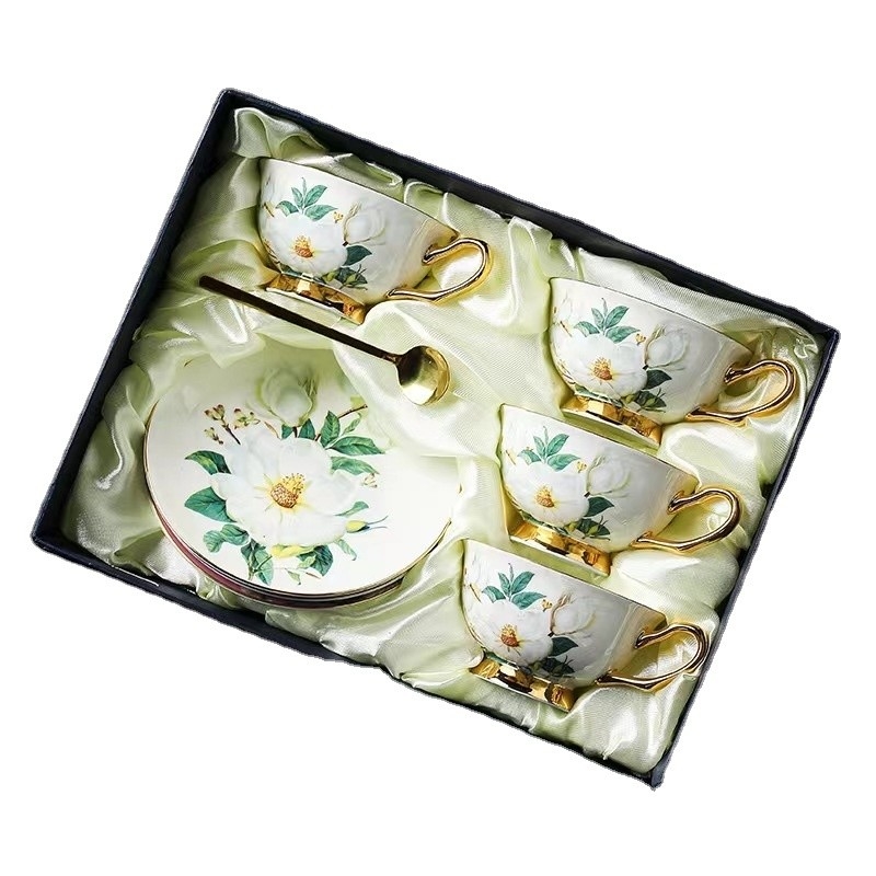 Set di tazze da caffè europee da osso da porcellana da fiore Tazze da tè Ceramica per scenari di utilizzo chic