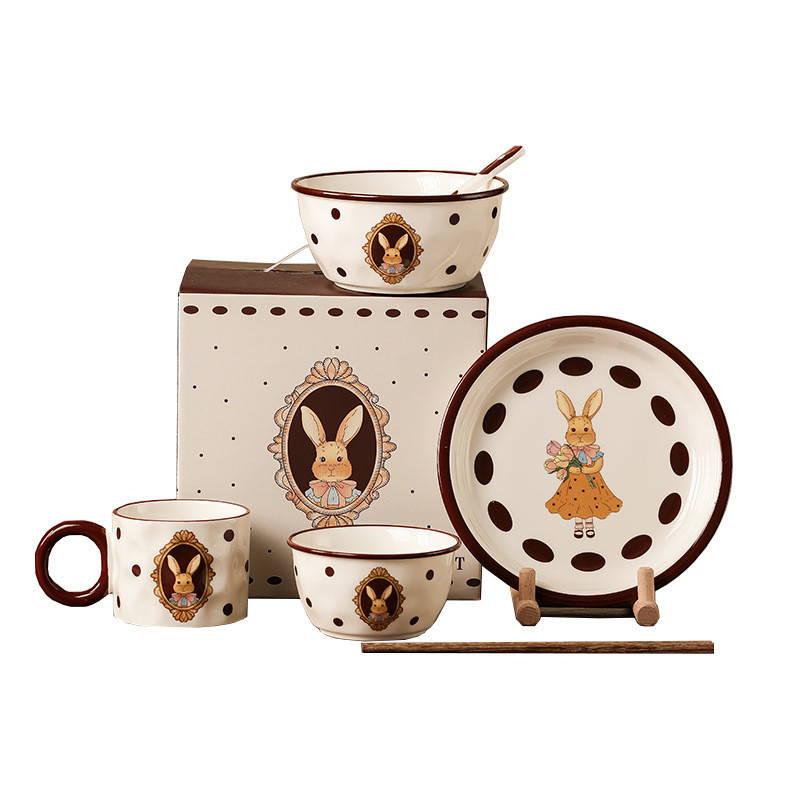 Serramenti in ceramica di coniglio per l'occasione di Pasqua